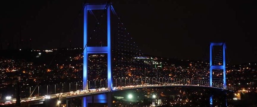 Otizme dikkat çekmek için İstanbul’da mavi ışıklar yandı