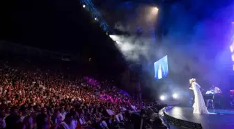 Ajda Pekkan Harbiye Açıkhava’da Unutulmaz Bir Konser Verdi