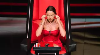 Hadise’den dergi kapağında cesur tarz